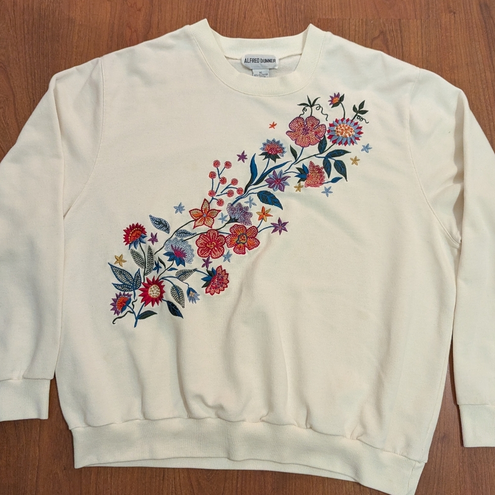 Alfred Dunner Embroidered Floral Crewneck Sweatshirt Size XL White Vintage Style